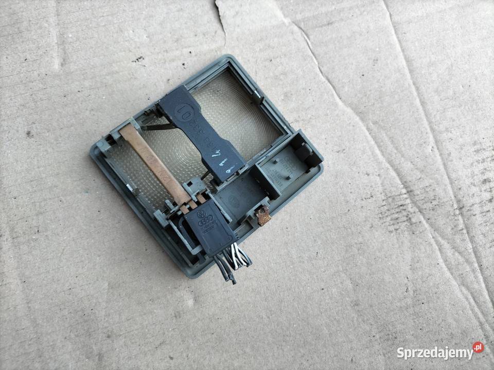 AUDI 80B4 80 B4 LAMPKA PODSUFITKI WNĘTRZA Kamień-Kolonia