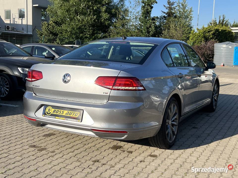 Volkswagen Passat 2017 benzyna Warszawa