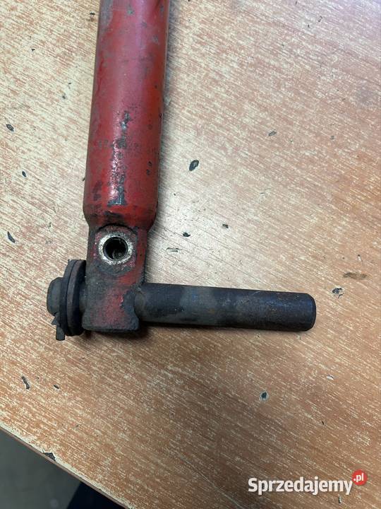 Siłownik do kombajnu MF507 małopolskie Gromnik