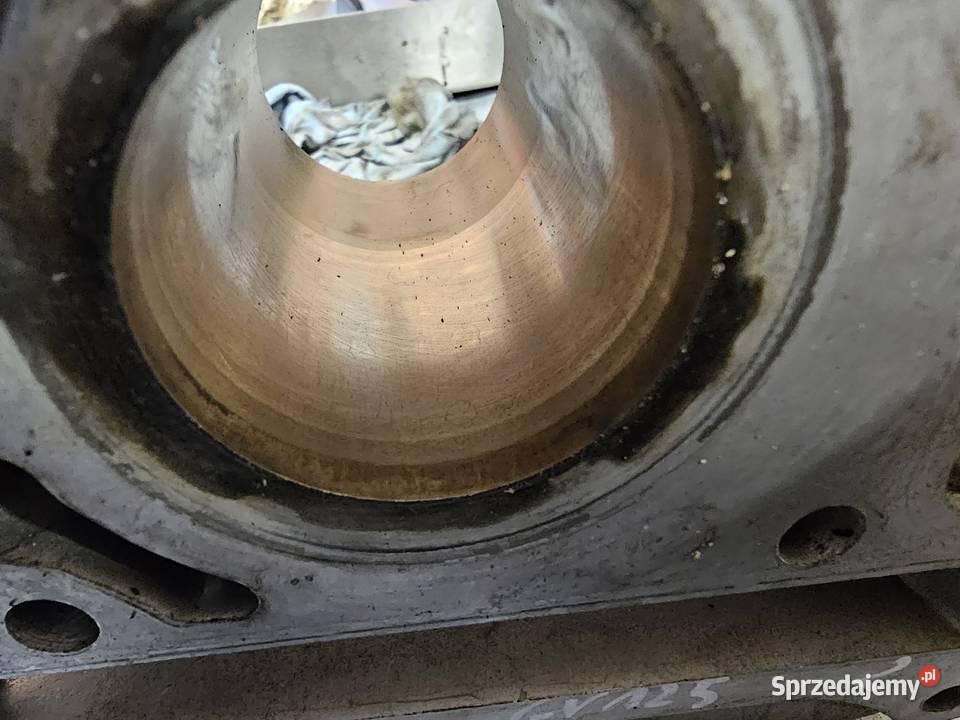 Hyosung gv125 cylinder tył tylny tylni aquila GV Jelenia Góra