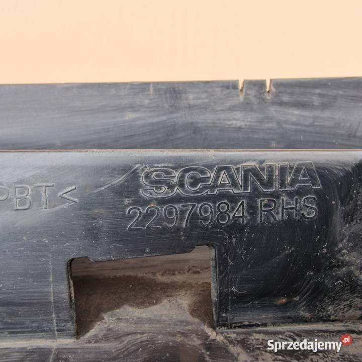 SCANIA R S LISTWA BŁOTNIKA NADKOLE PRAWE 2297984 Bieleń