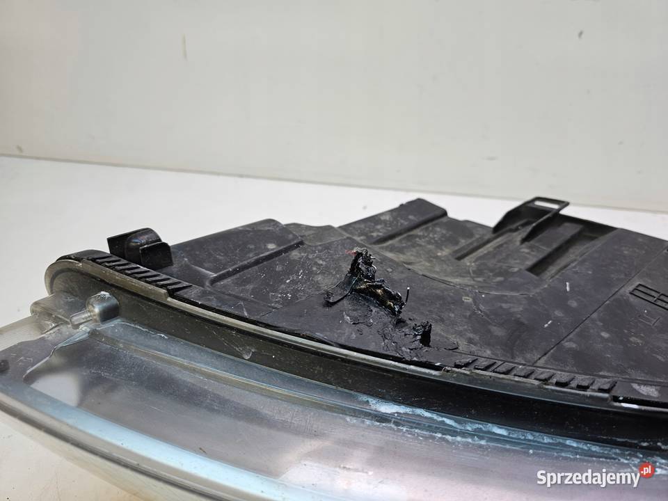 REFLEKTOR PRAWY AUDI A6 C6 4F0941004AK XENON EU