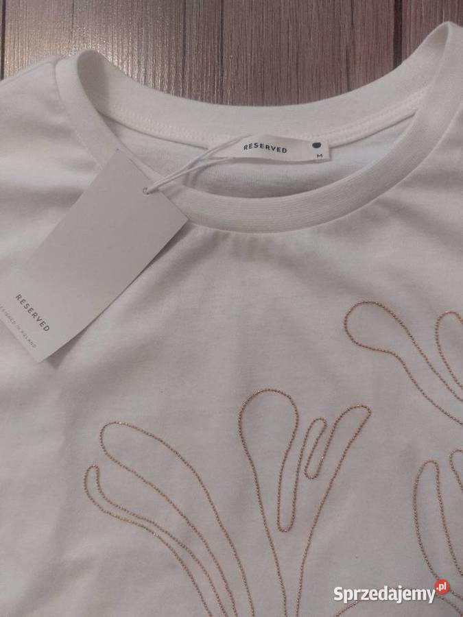Tshirt bawełniany że złotym zdobieniem marki Kobyłka