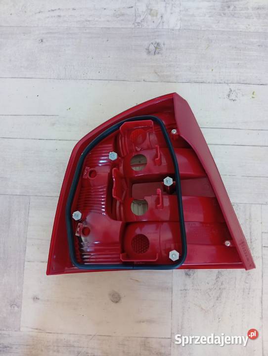 Skoda Octavia 0412 HB Lampa tylna NOWA Lampy tylne łódzkie Łódź