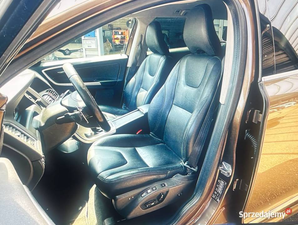 VOLVO XC60 24D5 215 full bezwypadkowy opłacony tempomat Lublin