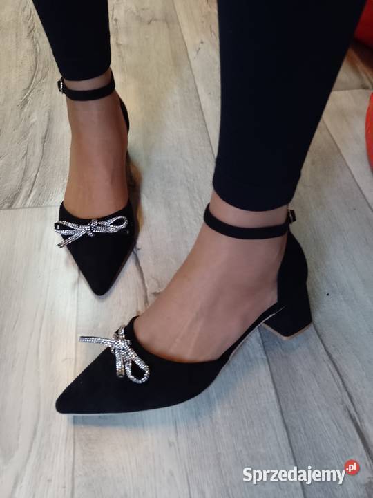 40 Czarne bogato zdobione czółenka wieczorowe z Kraków