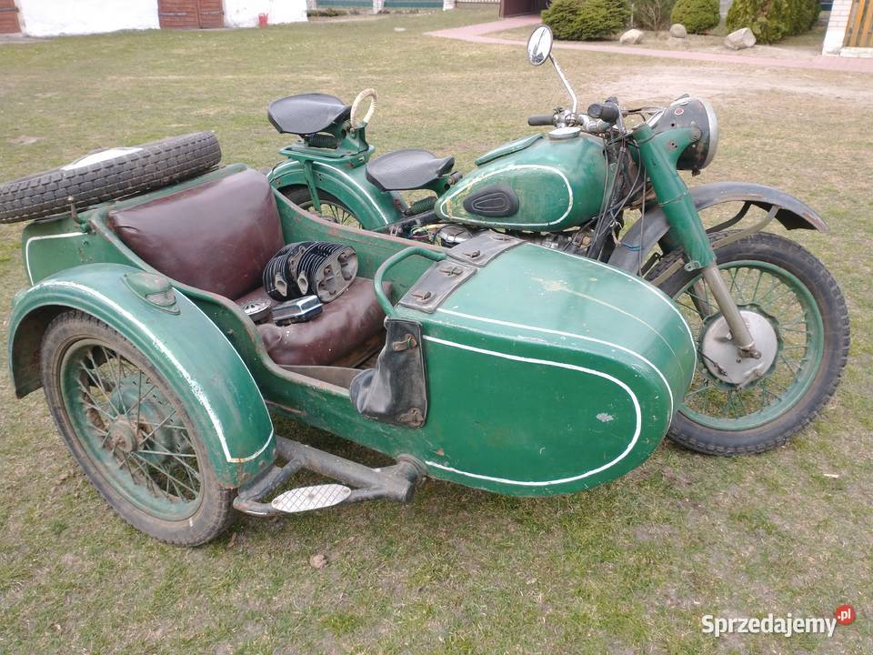 Ural M61 z 1961 roku z dokumentami