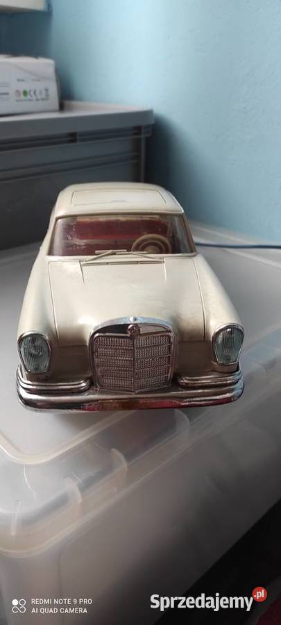 Mercedes 220 SE firmy Gama DDR wielkopolskie Gniezno