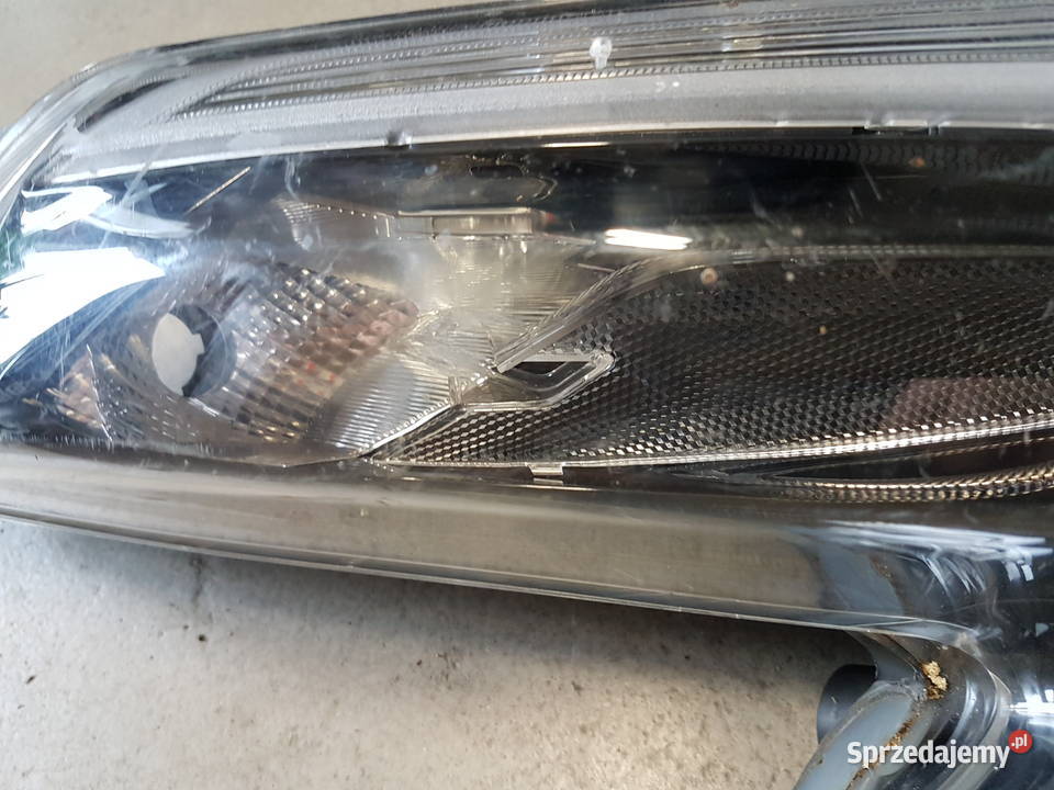 NISSAN JUKE 2019 PRAWY REFLEKTOR USZKODZONY Turek