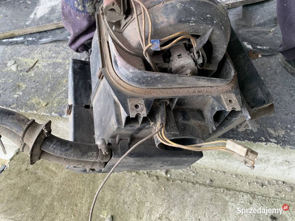 Obudowa z nagrzewnica i wentylatorem do VW Golfa sprzedam