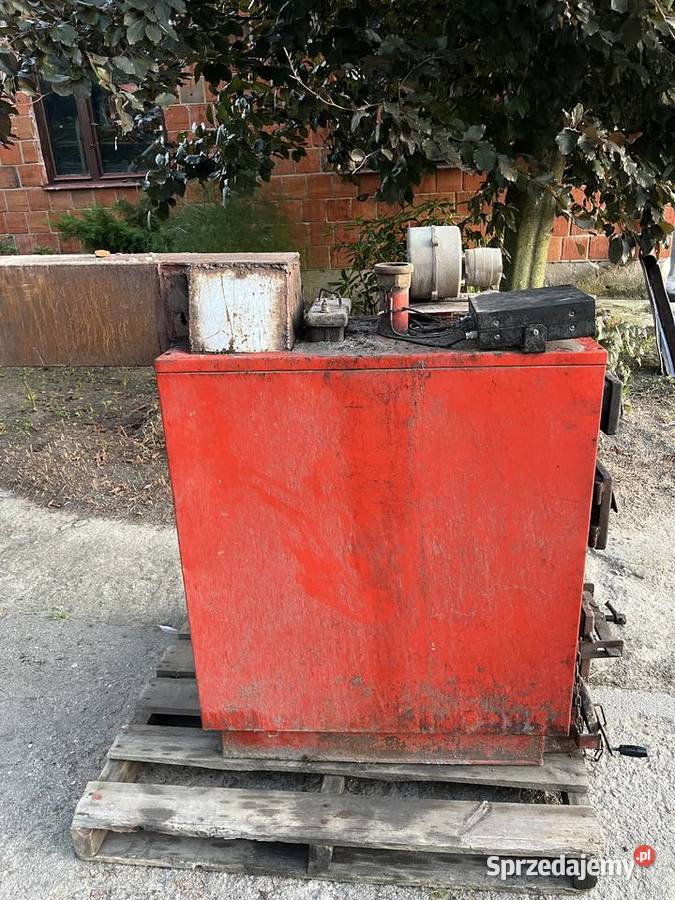 Piec na węgiel i drzewo Grójec