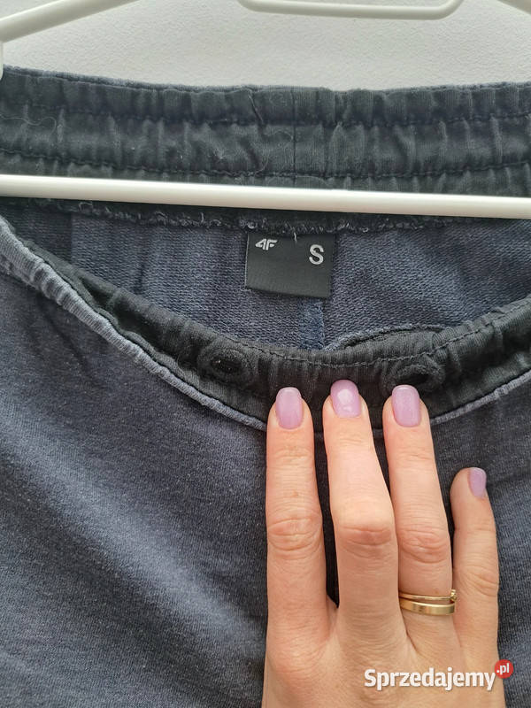 Sportowe spodnie 4F S wygodne lekkie idealne na Trąbki Wielkie