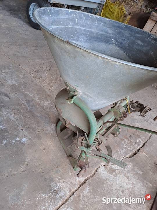 Siewnik do nawozów lejek Biała Piska sprzedam