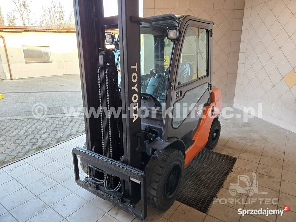 Wózek widłowy TOYOTA 8FDF30 maszt 4 m wolny skok Toyota Wózki widłowe