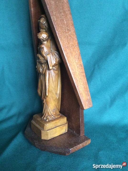 stara kapliczka drewniana z madonną Wrocław