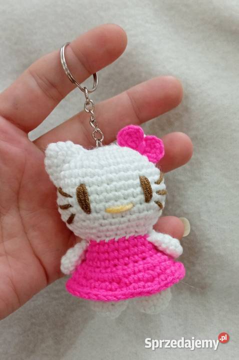 Hello Kitty wykonana na szydełku brelok