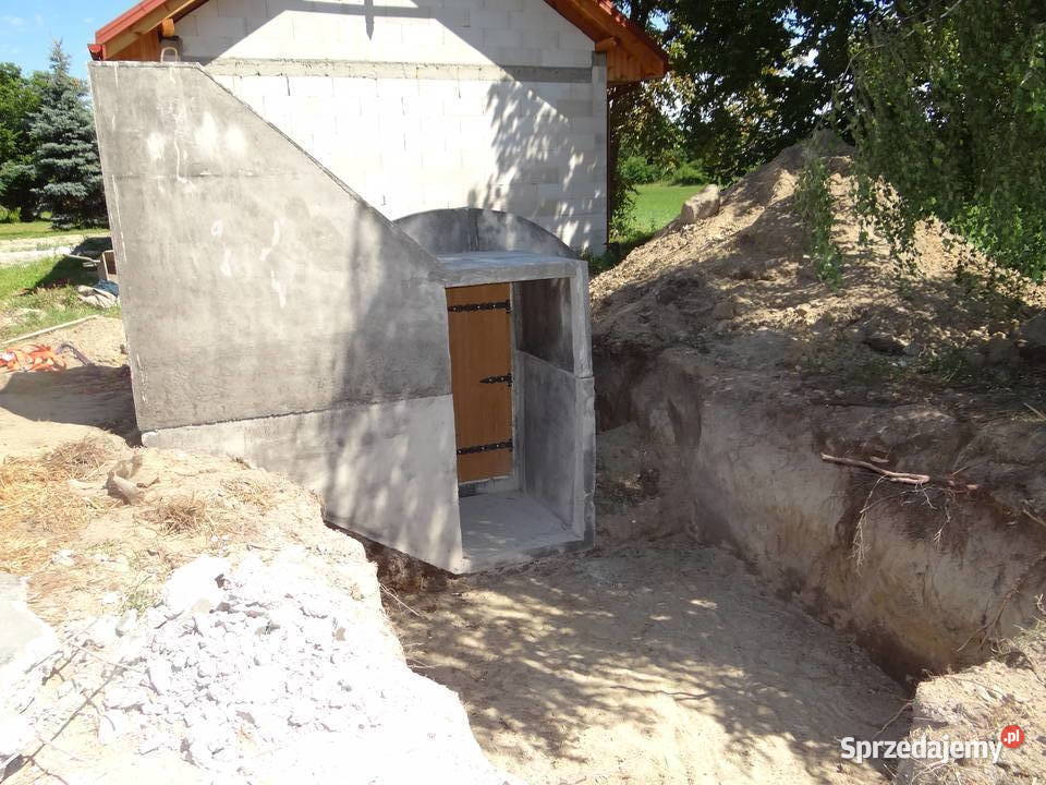 Schody betonowe do piwnicy betonowej kotłowni Wierzbica