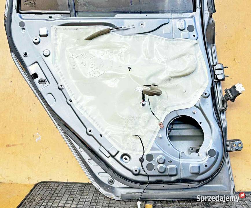 RENAULT KOLEOS I DRZWI LEWY TYŁ BEZ TAPICERKI Rok produkcji 2008 mazowieckie Radom sprzedam