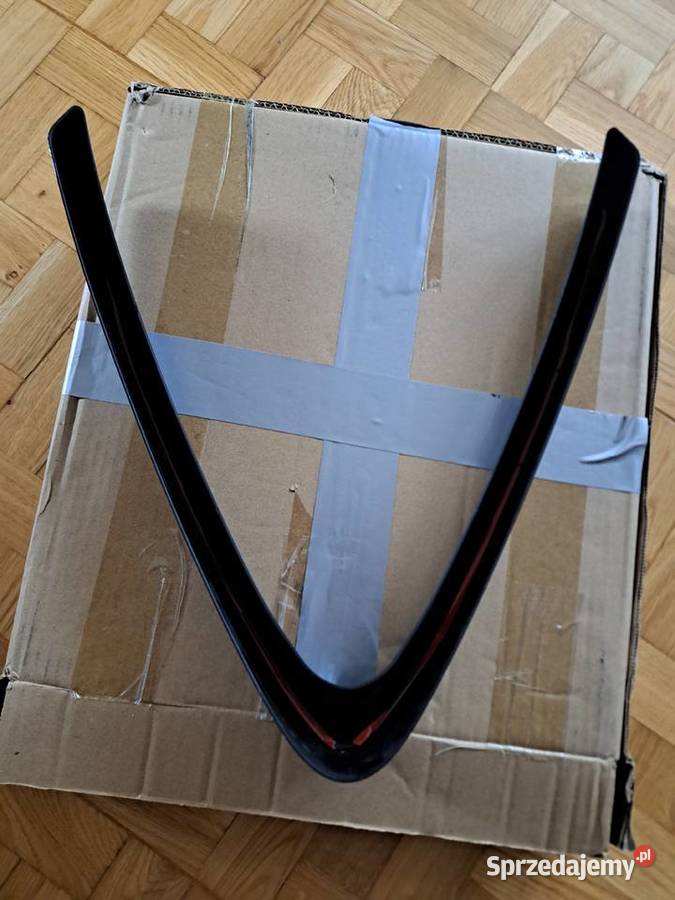 RAMKA W KSZTAŁCIE LITERY V KRATKI ŚRODKOWEJ ALFA Czułów