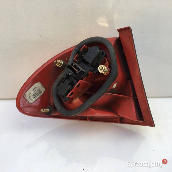 TOYOTA AVENSIS T22 PRAWA LAMPA TYŁ KOMBI Ostroróg