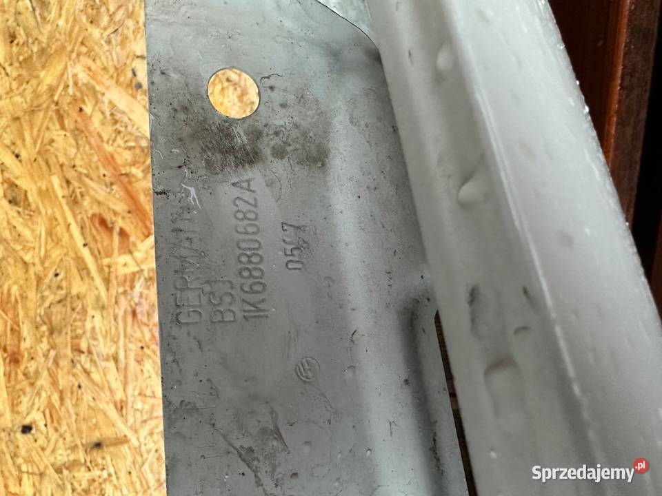 Volkswagen 1K6880682A biały golf V błotnik prawy osobowe sprzedam