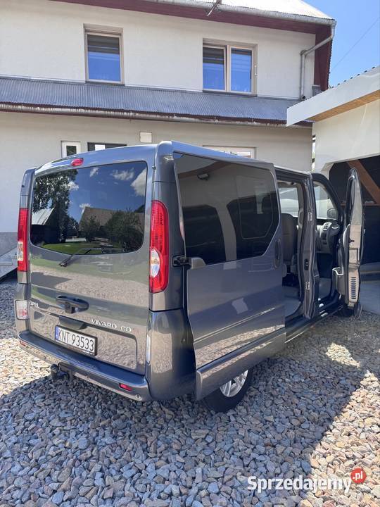 Vivaro Tour 8 osób Zadbany Prywatny nie Handlarz światła przeciwmgielne Piekielnik