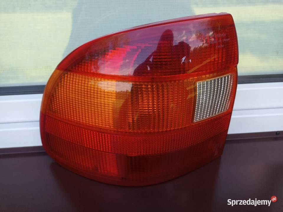 Opel Astra F sedan lampa tył tylna lewa wkład Lampy tylne Sieradz sprzedam
