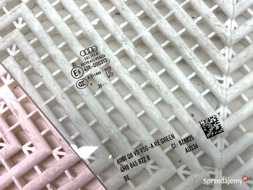 SZYBA PRAWY PRZÓD PODWÓJNA AUDI Q8 SUV