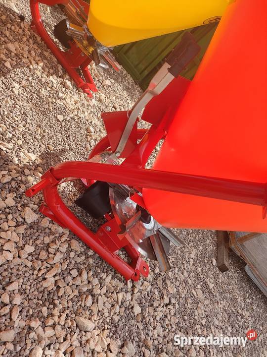 Rozsiewacz do nawozu lejek rozne pojemności łódzkie Głowno