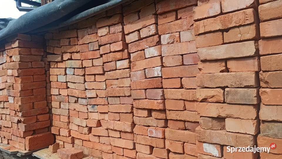 stara cegła trzymana pod dachem Materiały budowlane Rytro