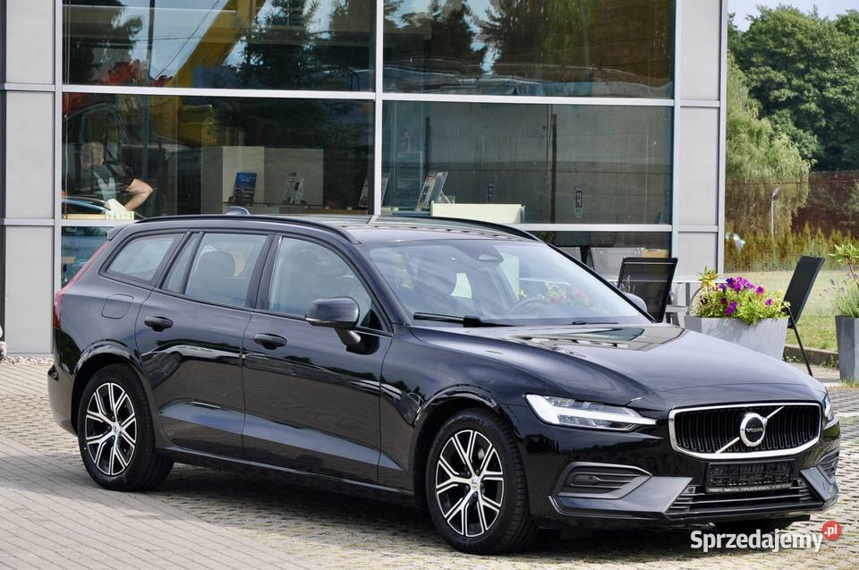 VOLVO V60 20 B3 Essential 2023r FV 23 V60 Goleniów