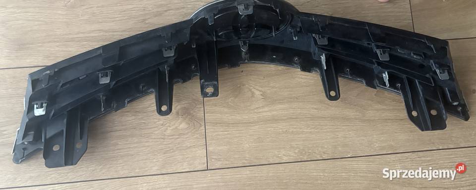 Toyota Corolla E16 2016 Grill ze znaczkiem inne Oleśnica
