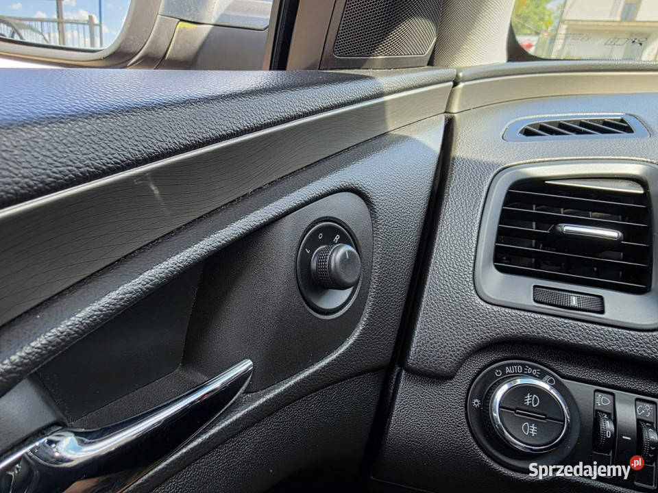 Opel Insignia 18 Benzyna 140 Nawigacja Bluetooth przyciemniane szyby Słupsk