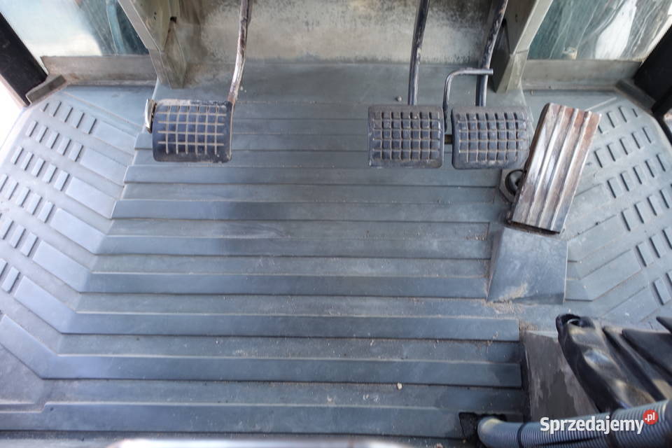 Massey Ferguson 6140 z ładowaczem Sokoły