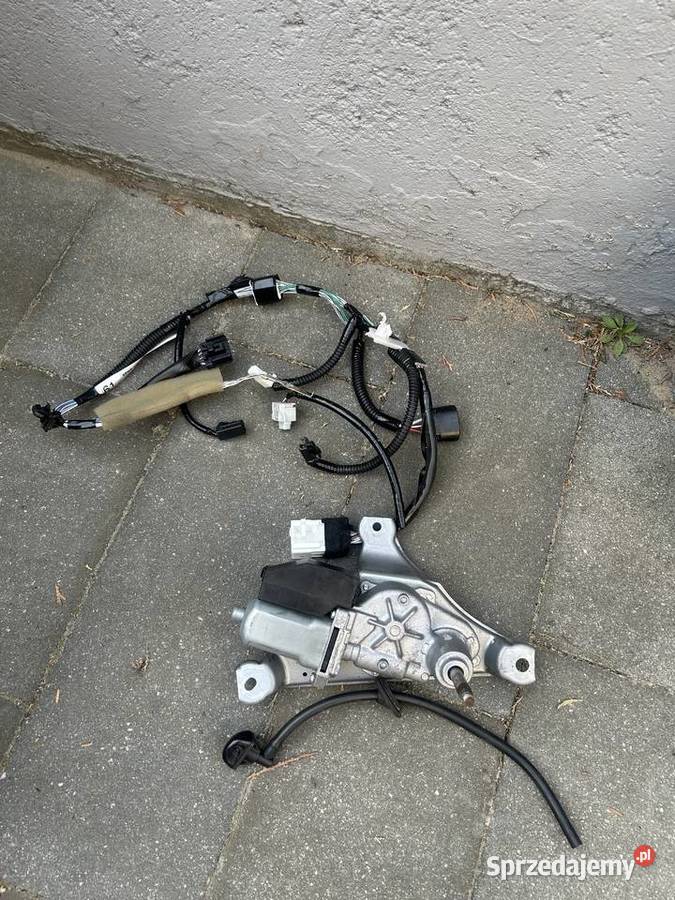 Sprzedam części do toyoty yaris hybryda