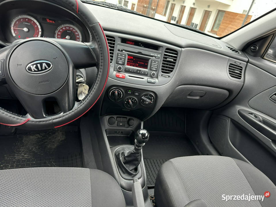 Kia Rio Benzyna klimatyzacja opony wielosezonowe Hatchback