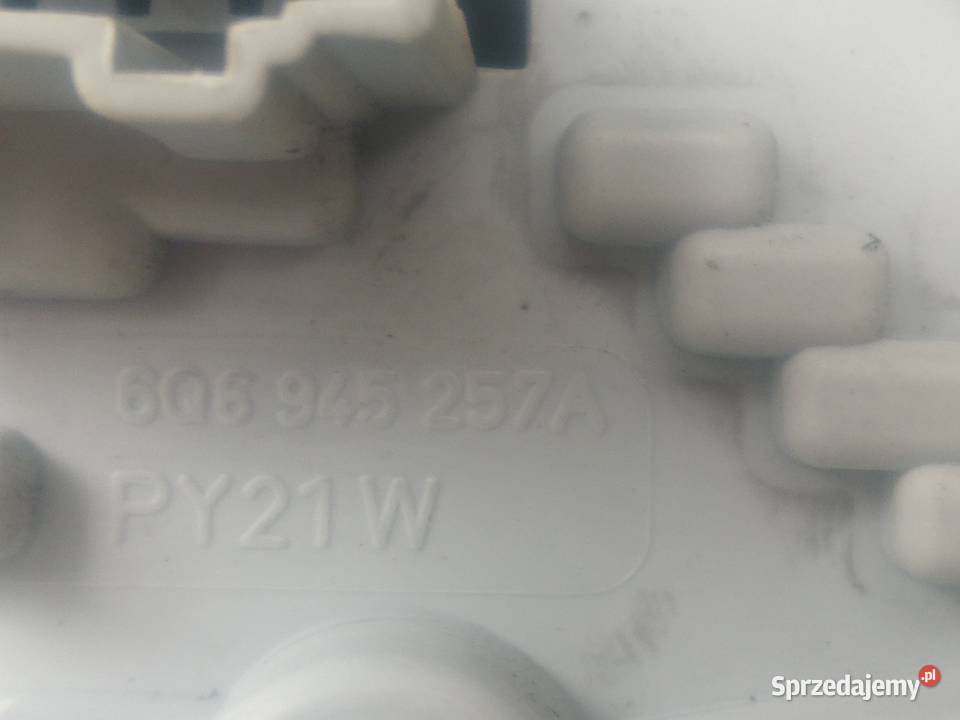 VW POLO 9N lampa lewa prawa 6Q6 945 258 A Karoseria Dębno