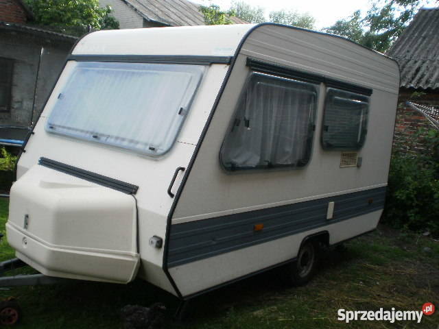 Fajna przyczepa kempingowa z panelem i
