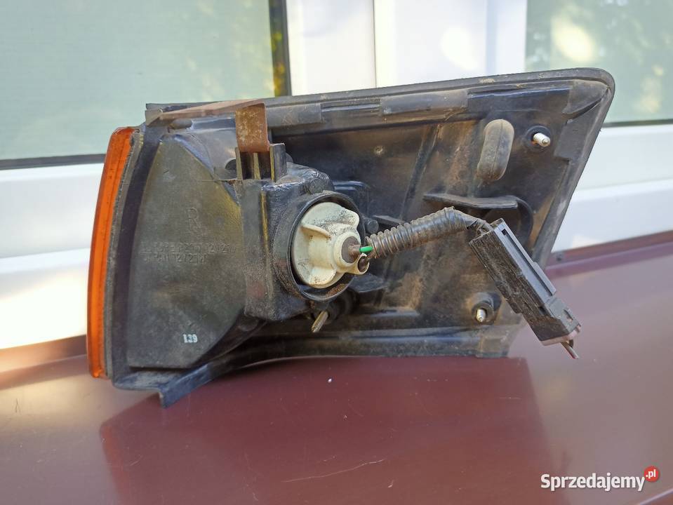 Nissan Sunny N13 kierunkowskaz kierunek migacz Sieradz