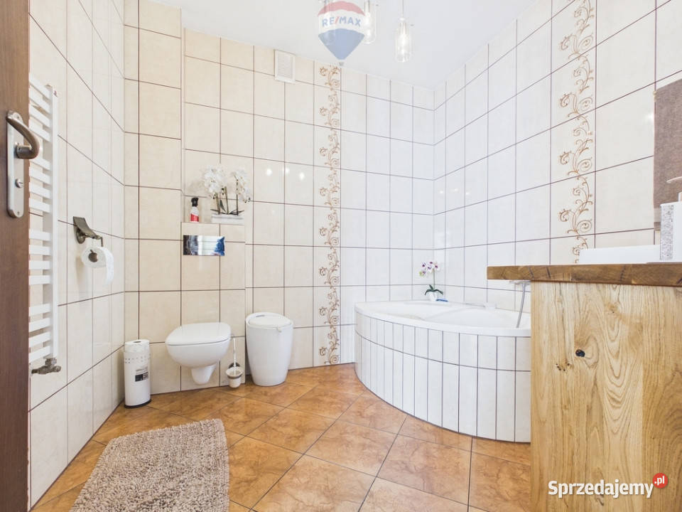 Wyjątkowa nieruchomość z działającą piwnica Tuchom