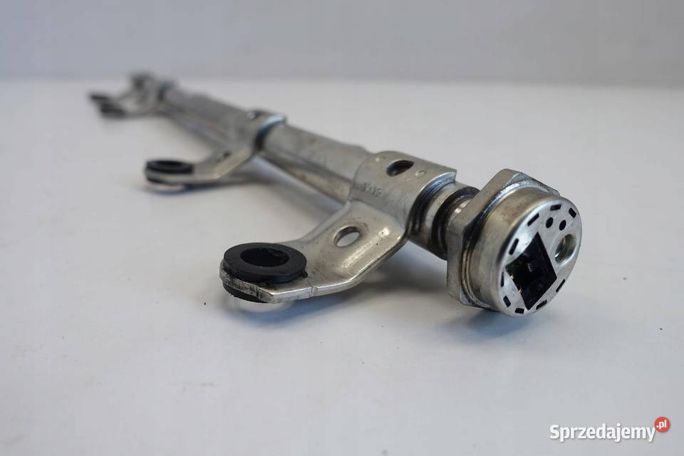 BMW F10 535 30 i LISTWA WTRYSKOWA 7628049 Rudka