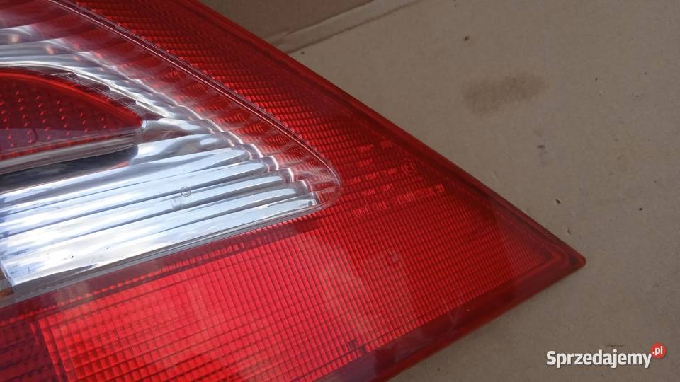 MERCEDES W203 SEDAN LAMPA TYŁ PRAWA osobowe Zbierkowo