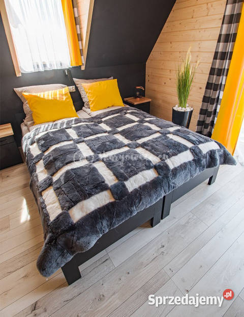 Narzuta z owczej skóry białoszara kwadraty Szaflary