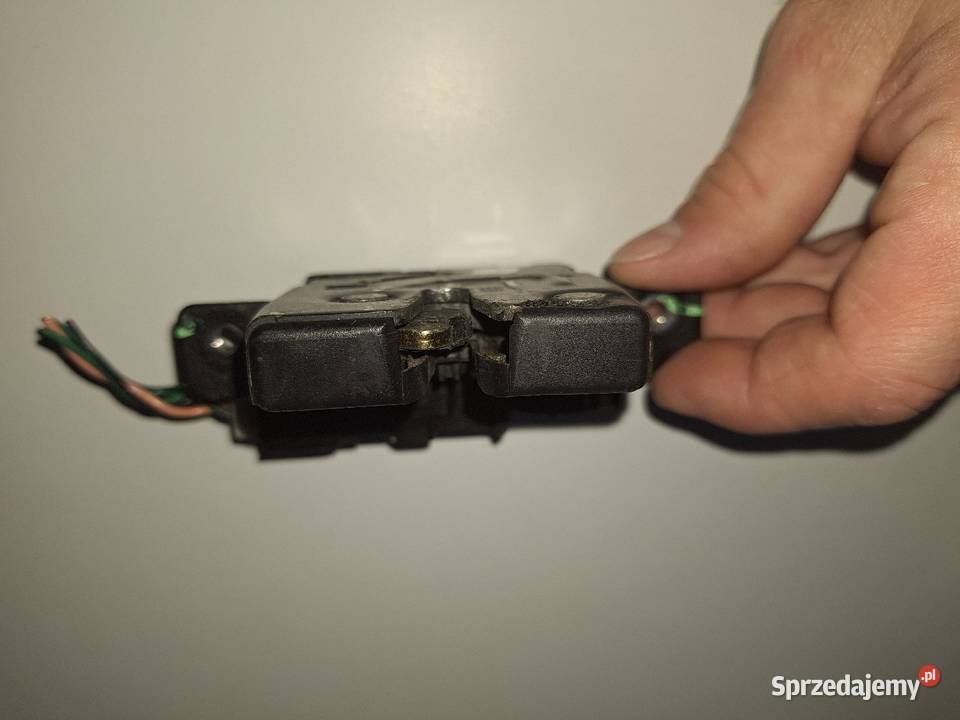 Zamek tylnej klapy Nissan Primera p12 kombi Bydgoszcz