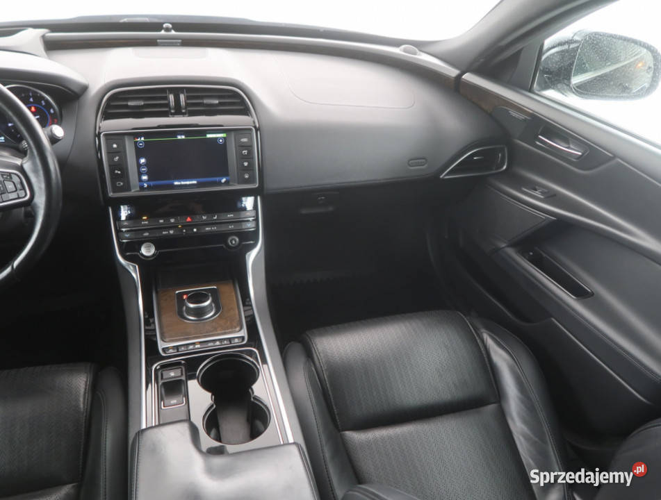Jaguar XE 25t 4/5 Bielany Wrocławskie