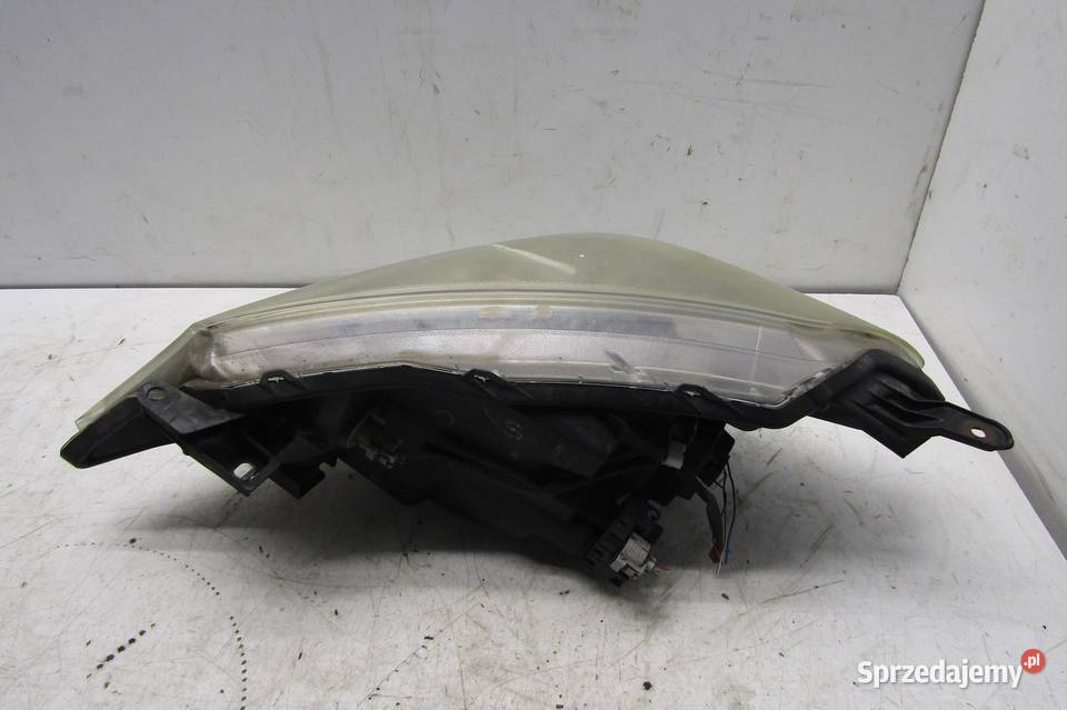 LAMPA PRZEDNIA PRAWY PRZÓD TOYOTA YARIS III