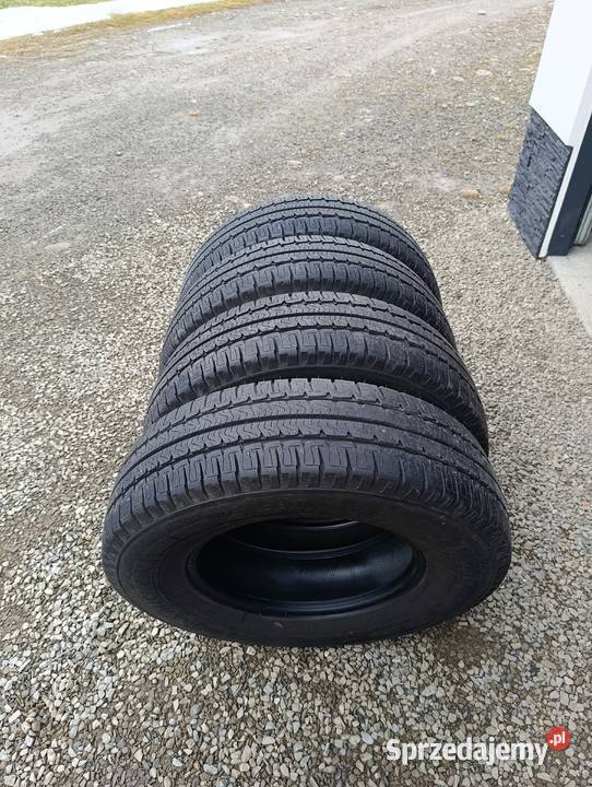 Opony Michelin Agilis 225 75 16CP Stróże