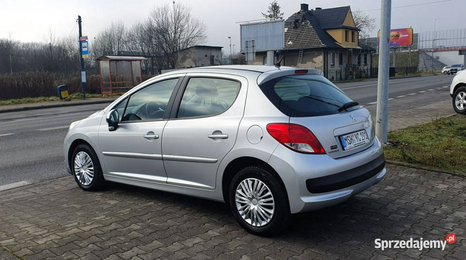 Peugeot 207 14 73 silnikKlimatronikTempomat nieuszkodzony