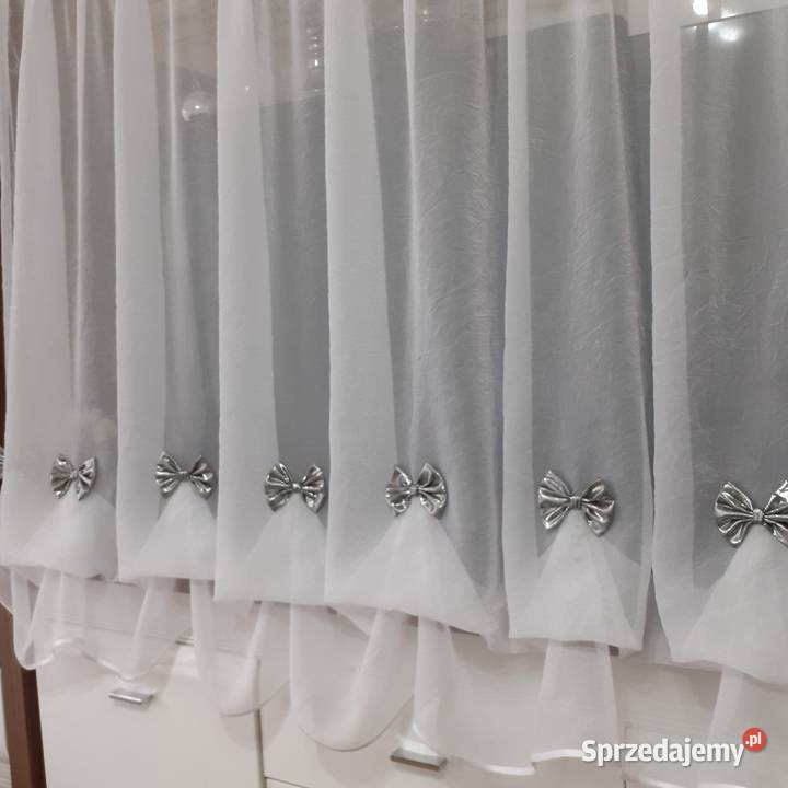 Firany ze srebrnymi kokardkami