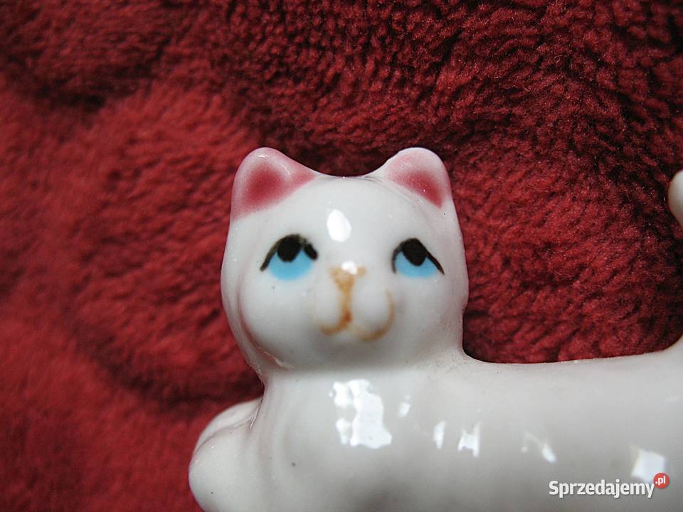 Kot mały kotek z piłką porcelana 35 x 45 x 3 Siedlce sprzedam
